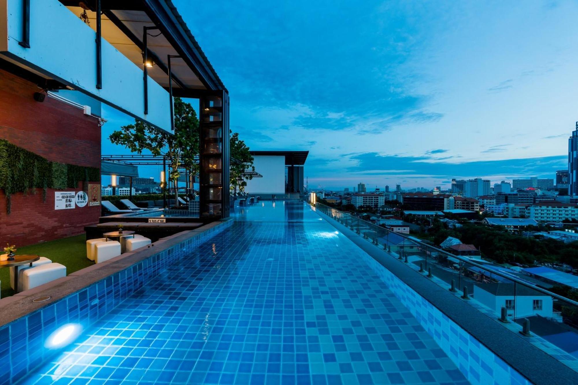 T Pattaya Hotel By Pcl Exteriör bild