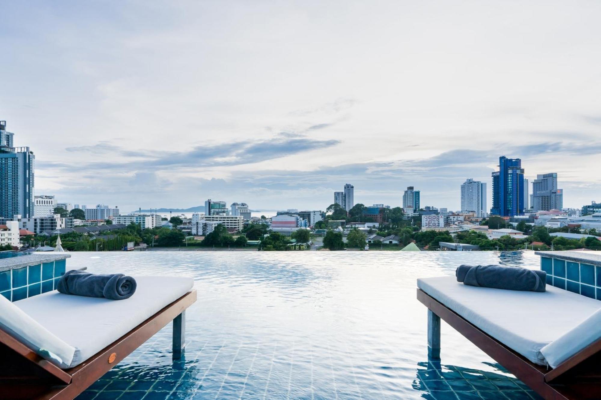 T Pattaya Hotel By Pcl Exteriör bild